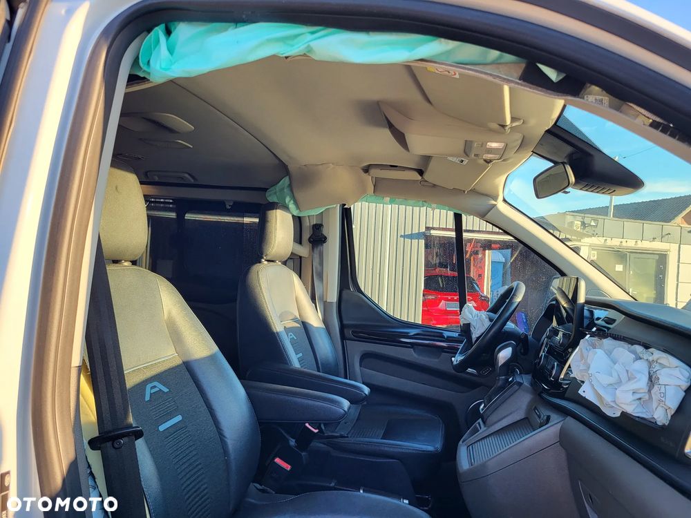 Ford Tourneo Custom - 12