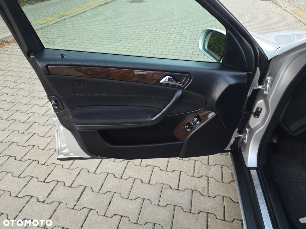 Mercedes-Benz Klasa C 200 Kompressor Automatik Classic - 23