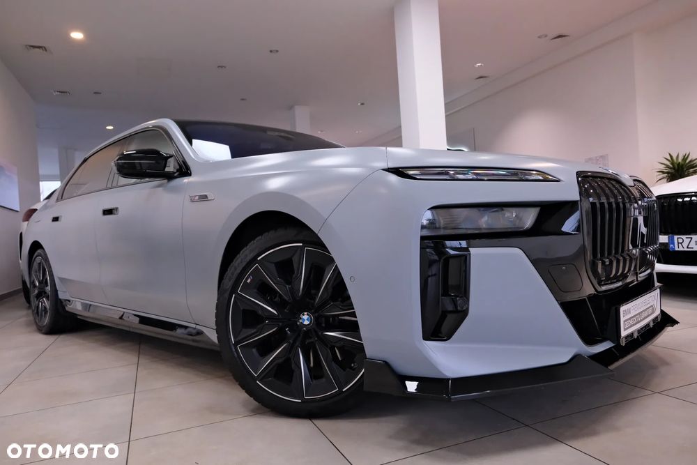 BMW Seria 7 M760e PHEV xDrive Individual Edition sport - 6