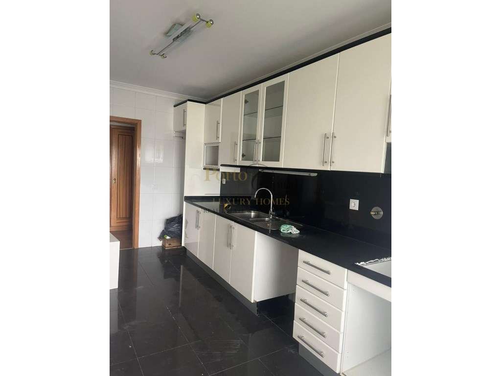 EXCELENTE APARTAMENTO T3 E COM LUGAR DE GARAGEM EM ALFENA PARA ARRE... - Grande imagem: 5/21