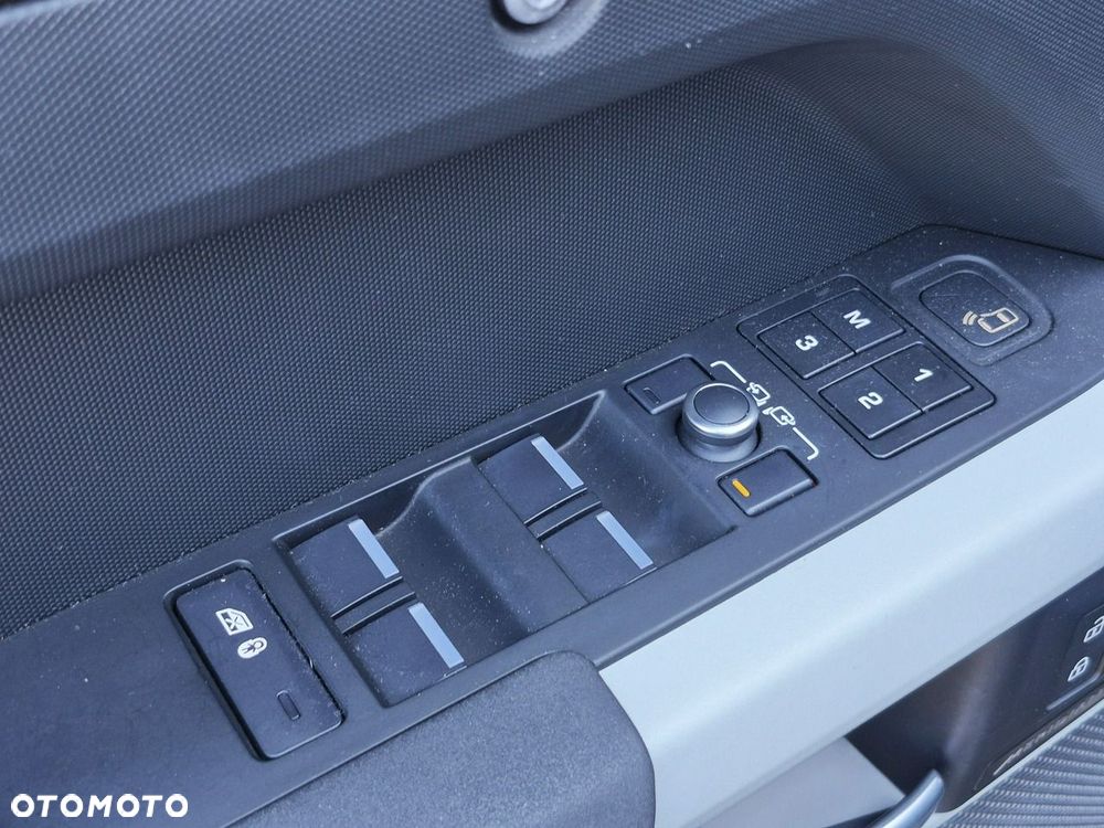 Land Rover Defender - 20