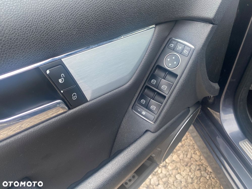 Mercedes-Benz Klasa C 180 CGI BlueEFFICIENCY Avantgarde - 18