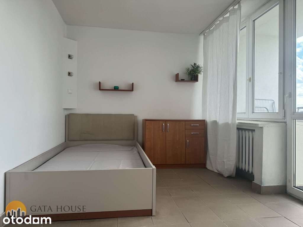 Kawalerka z wnęką sypialnianą, loggia, koło metra