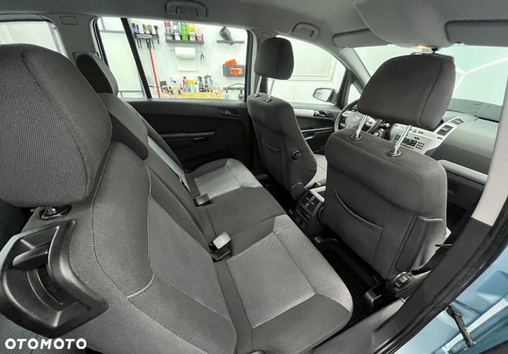 Opel Zafira - 24