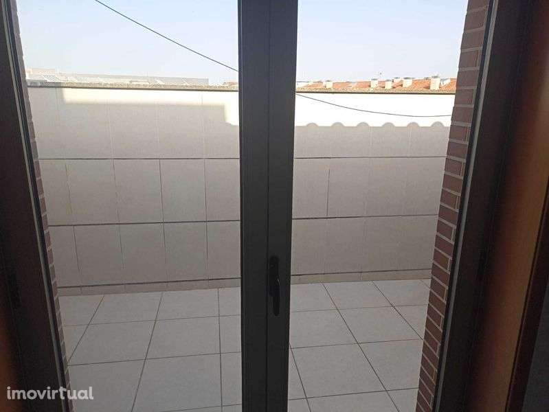 Apartamento T0+1 Glicínias com terraço - Grande imagem: 2/9