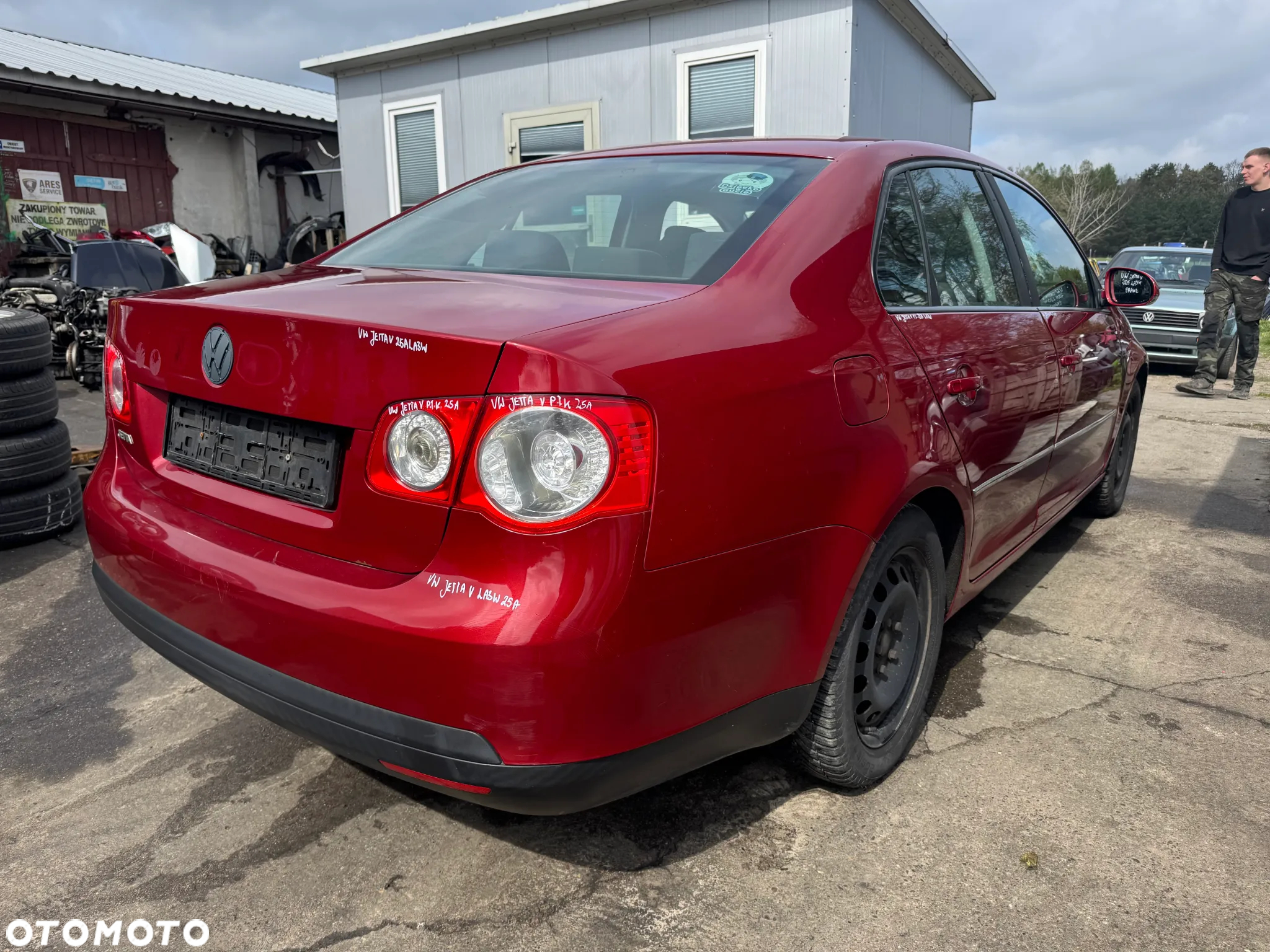 VW JETTA V 1.6 MPI 102KM 75kW BSE CZERWONY SEDAN NA CZĘŚCI - 4