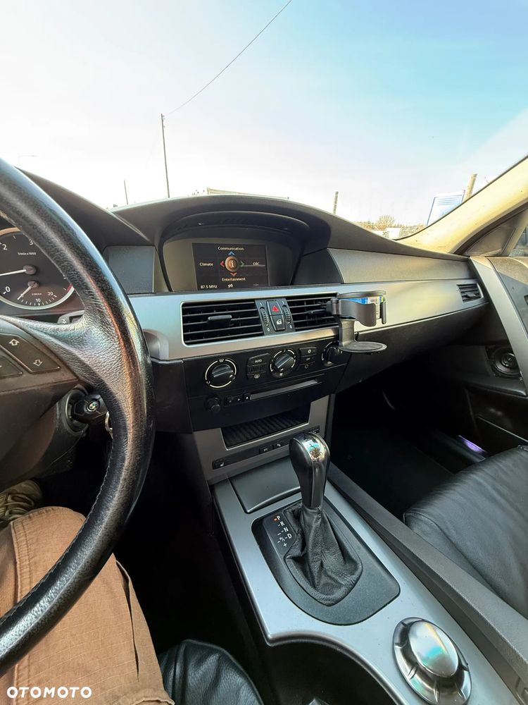 BMW Seria 5 525d - 11