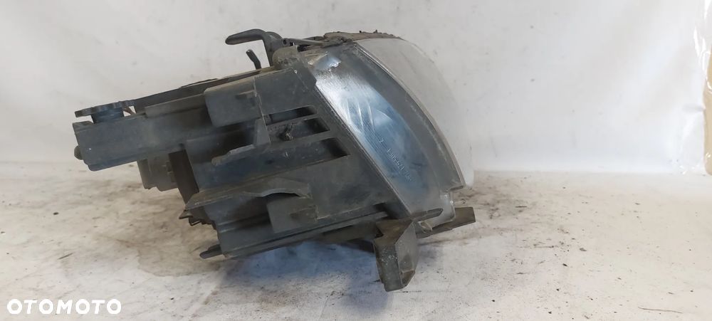 .  PRZOD PRZEDNIA LAMPA PRAWA  BMW E46 COUPE - 6