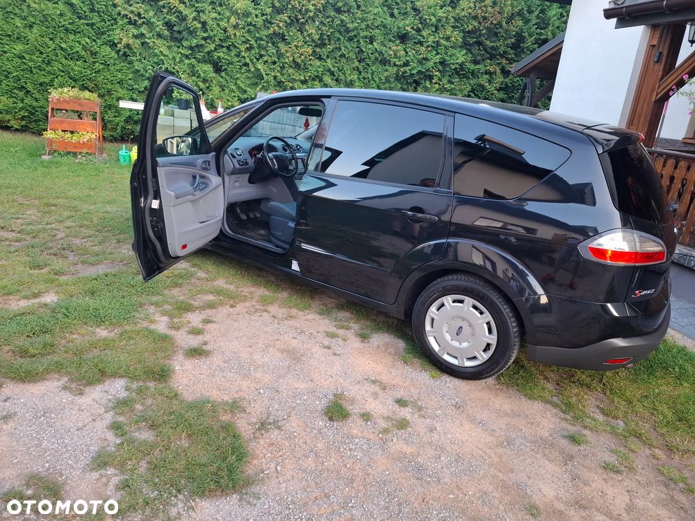 Ford S-Max - 17