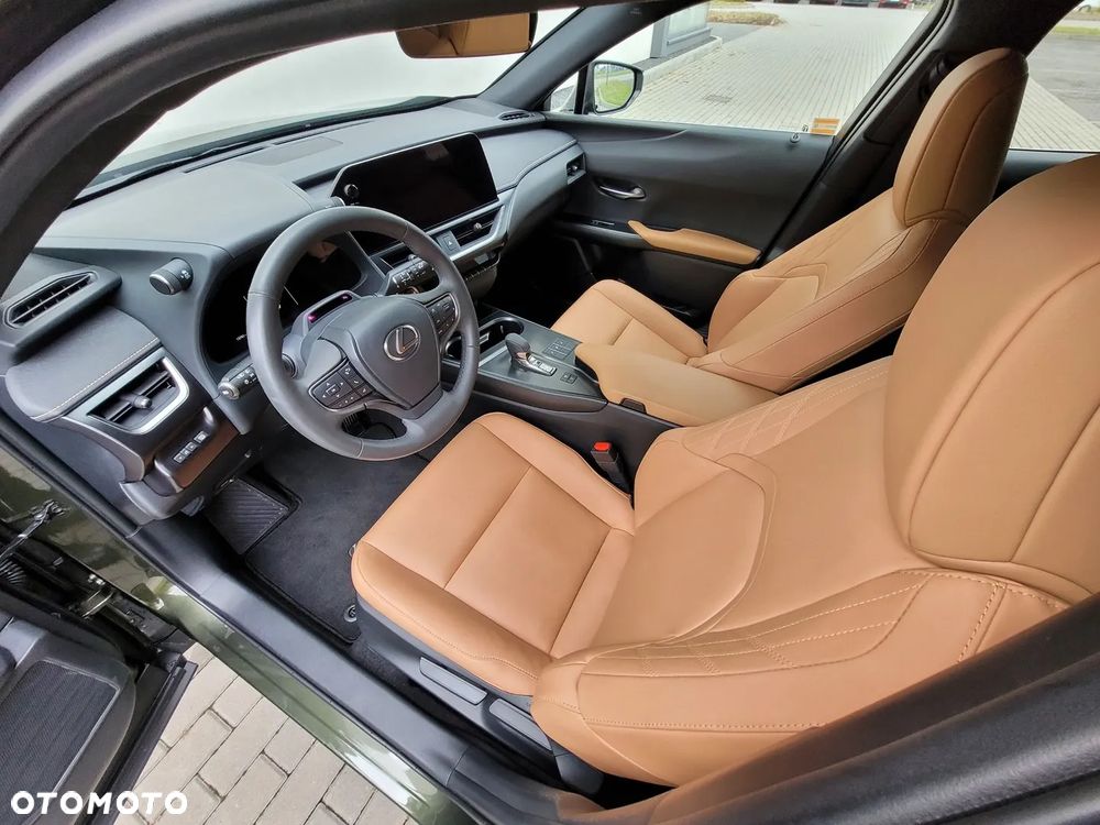 Lexus UX 300h F Sport Design - 3