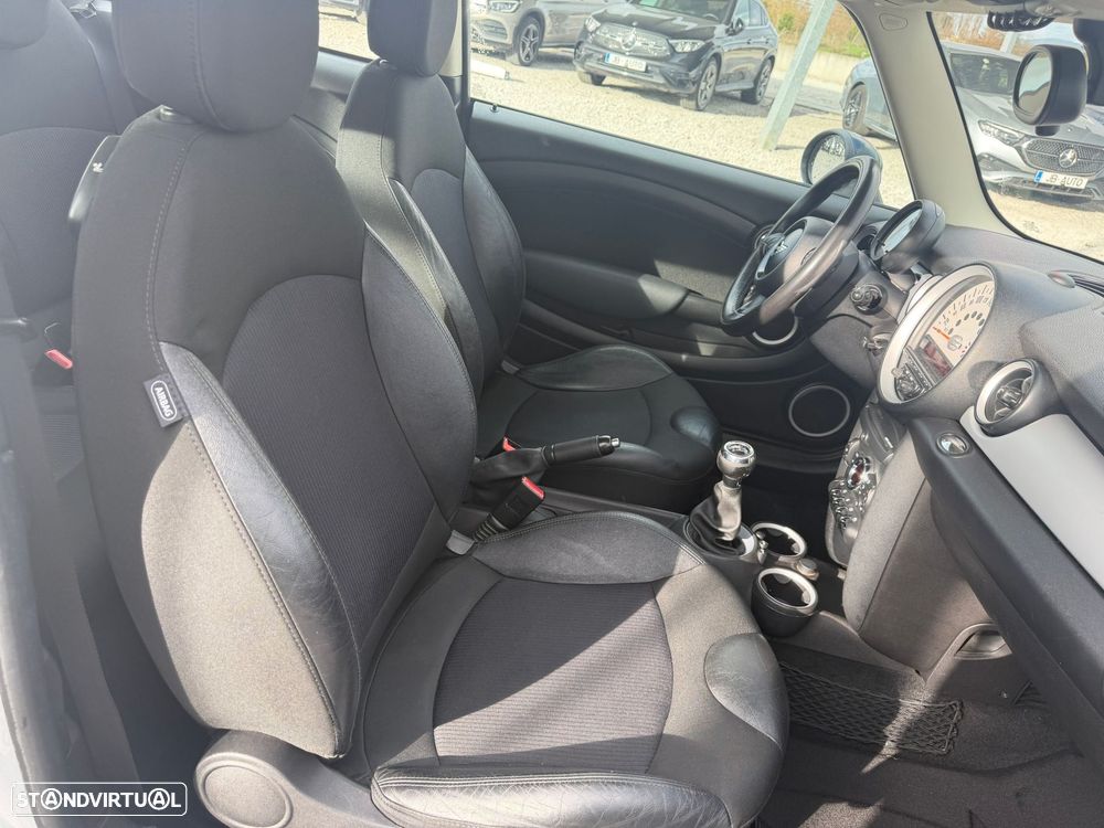 MINI 3 Portas Cooper D - 10