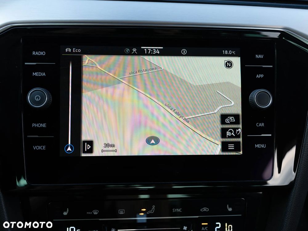 Volkswagen Passat - 32