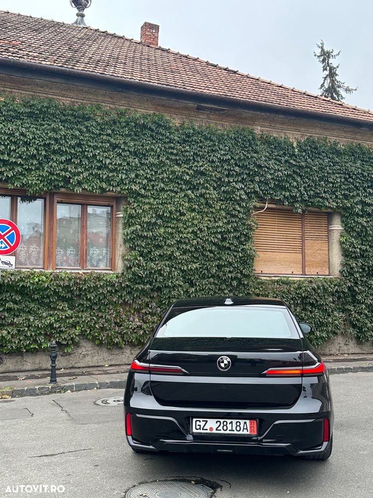 BMW Seria 7 740d xDrive MHEV - 24