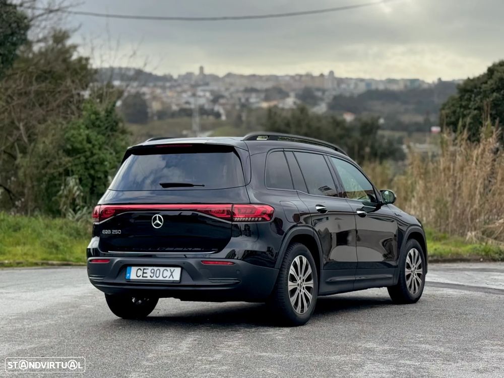 Mercedes-Benz EQB 250 Electric Art - 16