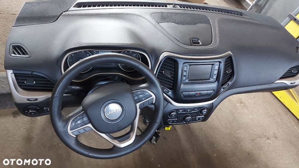 Jeep Cherokee deska rozdzielcza - 2