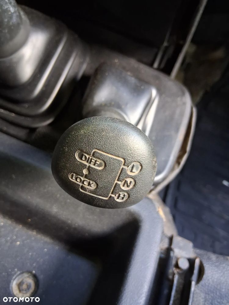 Land Rover Defender 2.4 TD4 SE - 20