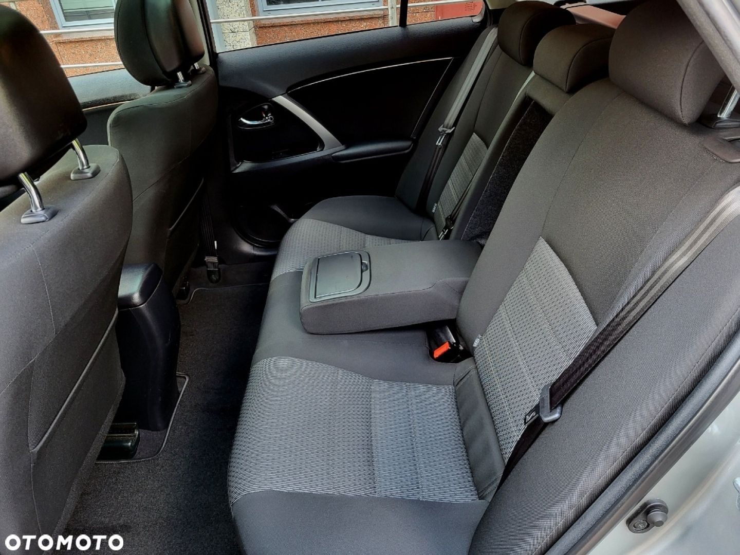 Toyota Avensis - 24