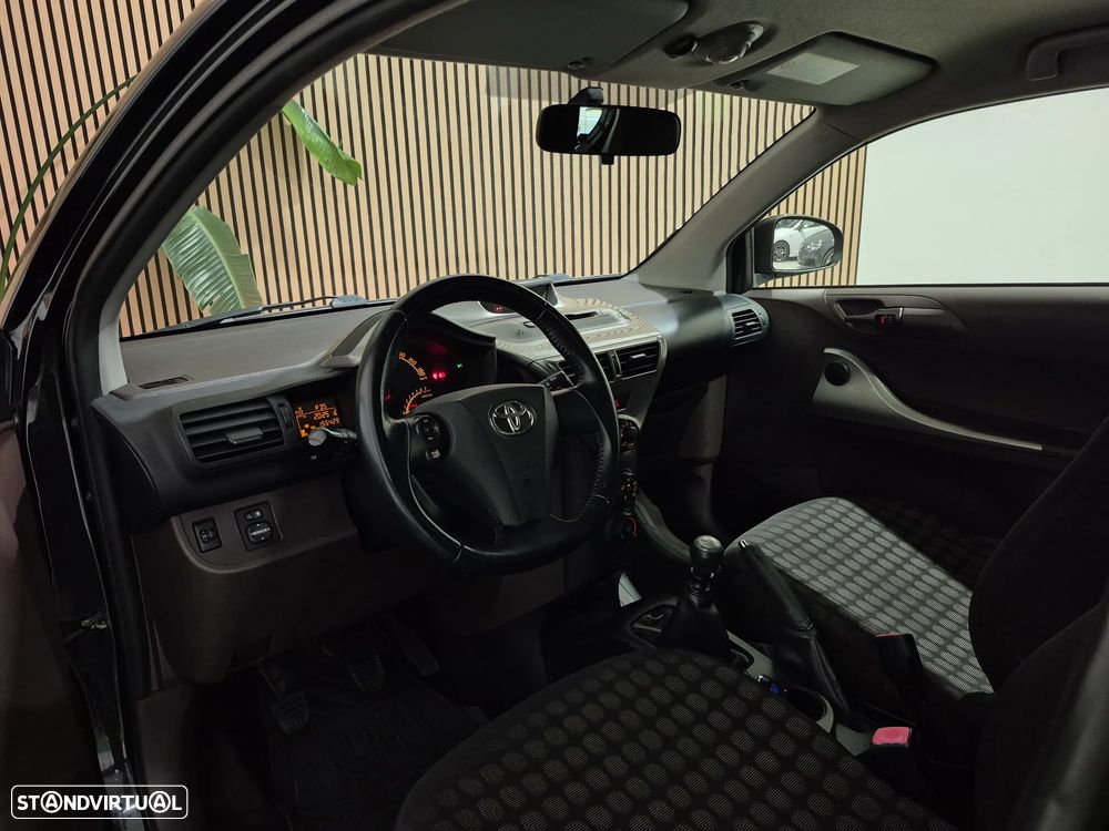 Toyota iQ 1.0 VVT-i - 11