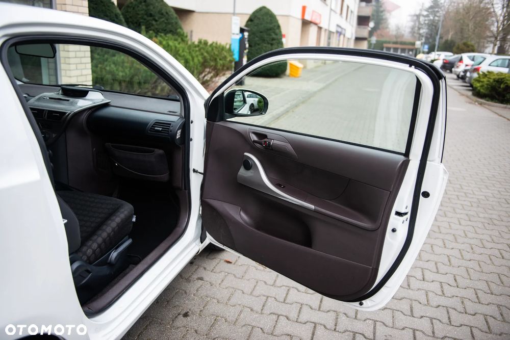 Toyota iQ 1.0 Sol - 25