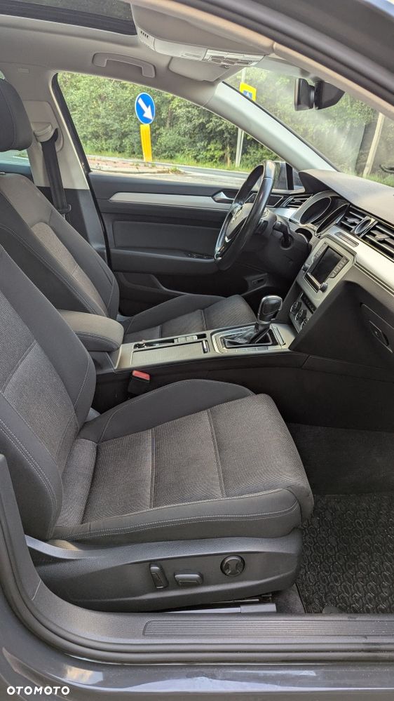 Volkswagen Passat - 11