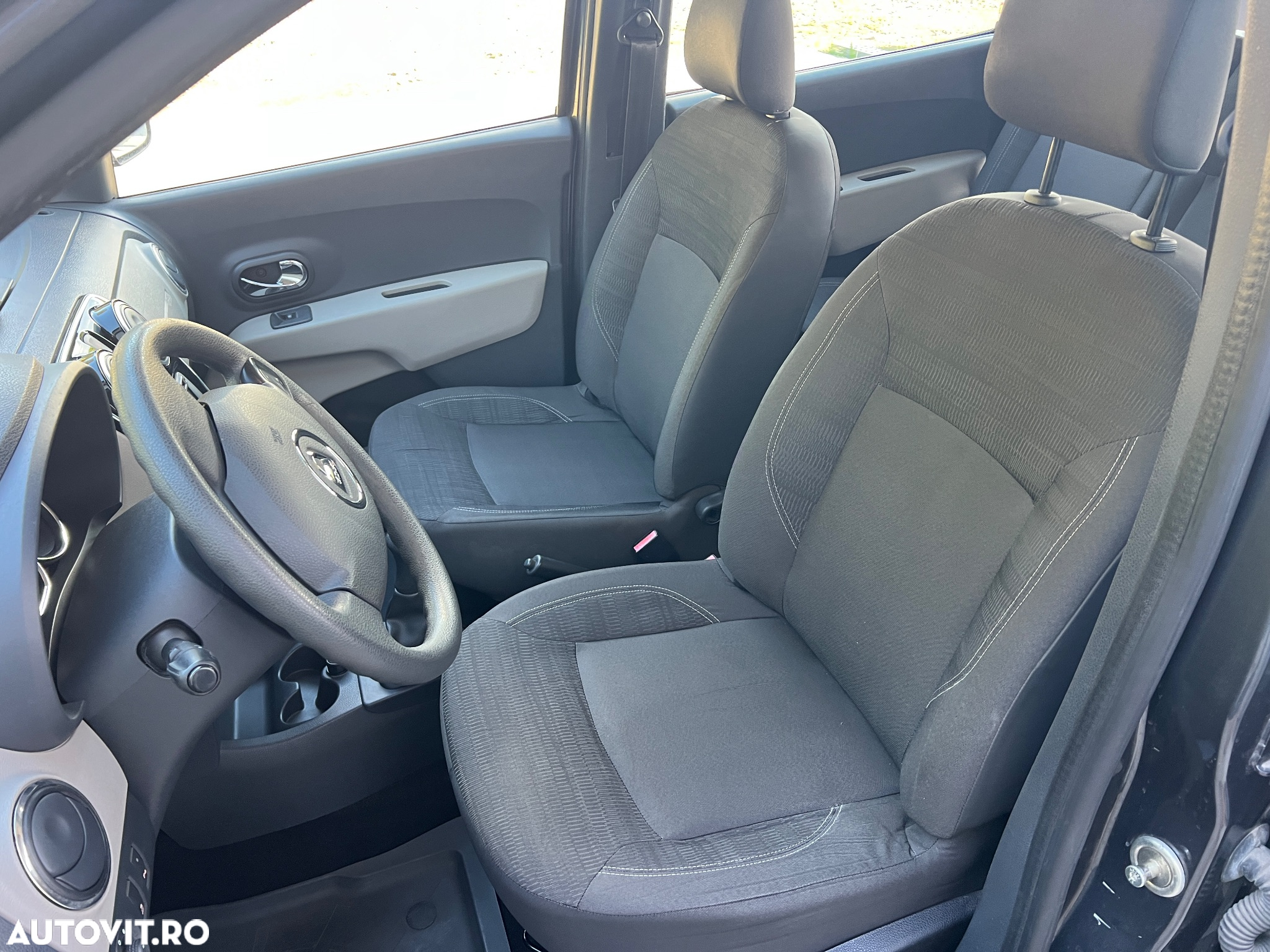 Dacia Lodgy 1.5 dCi 90 CP Laureate - 9