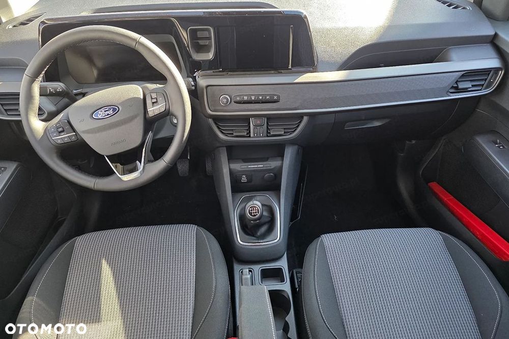Ford Transit Courier - 10