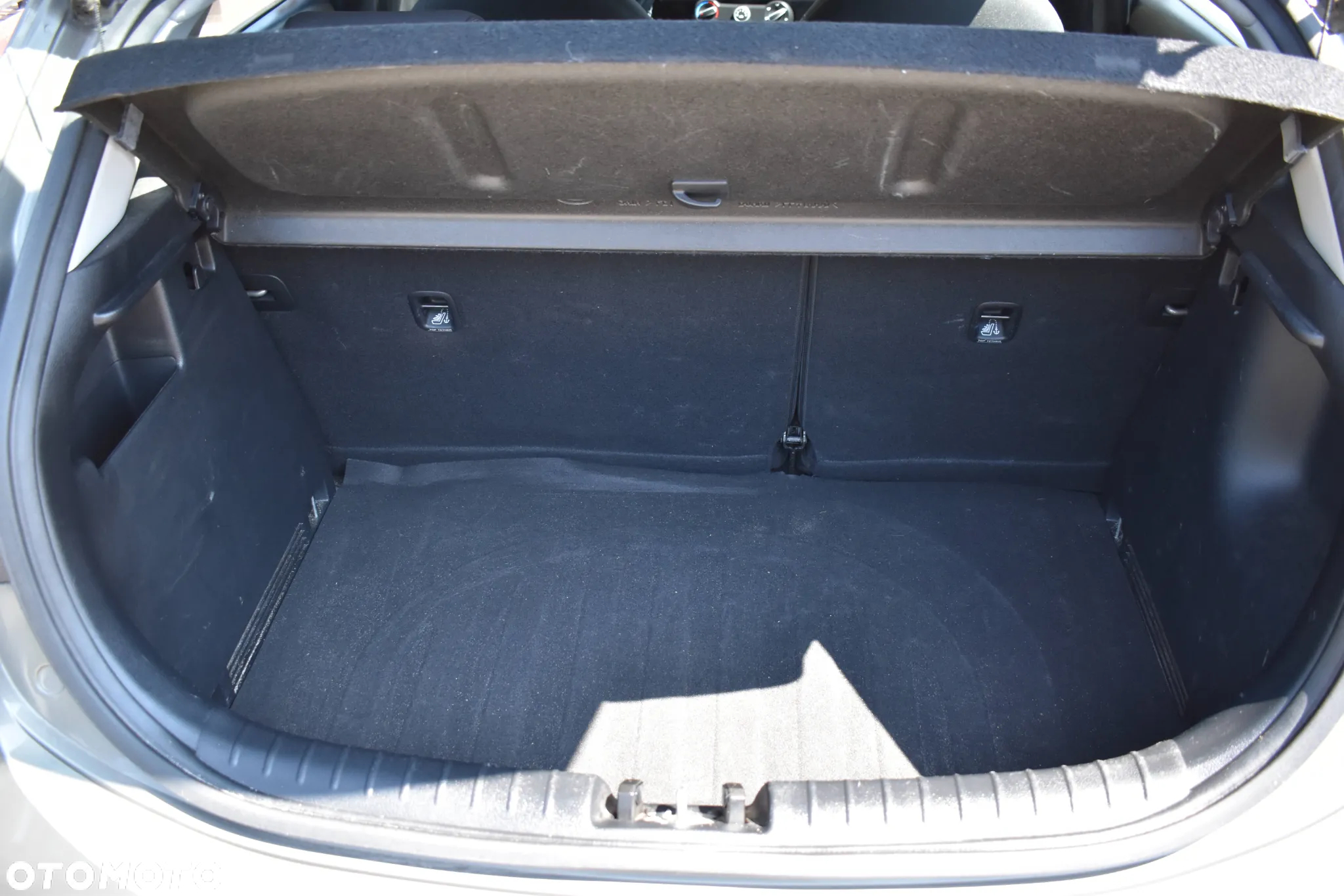 Kia Rio 1.2 L - 16