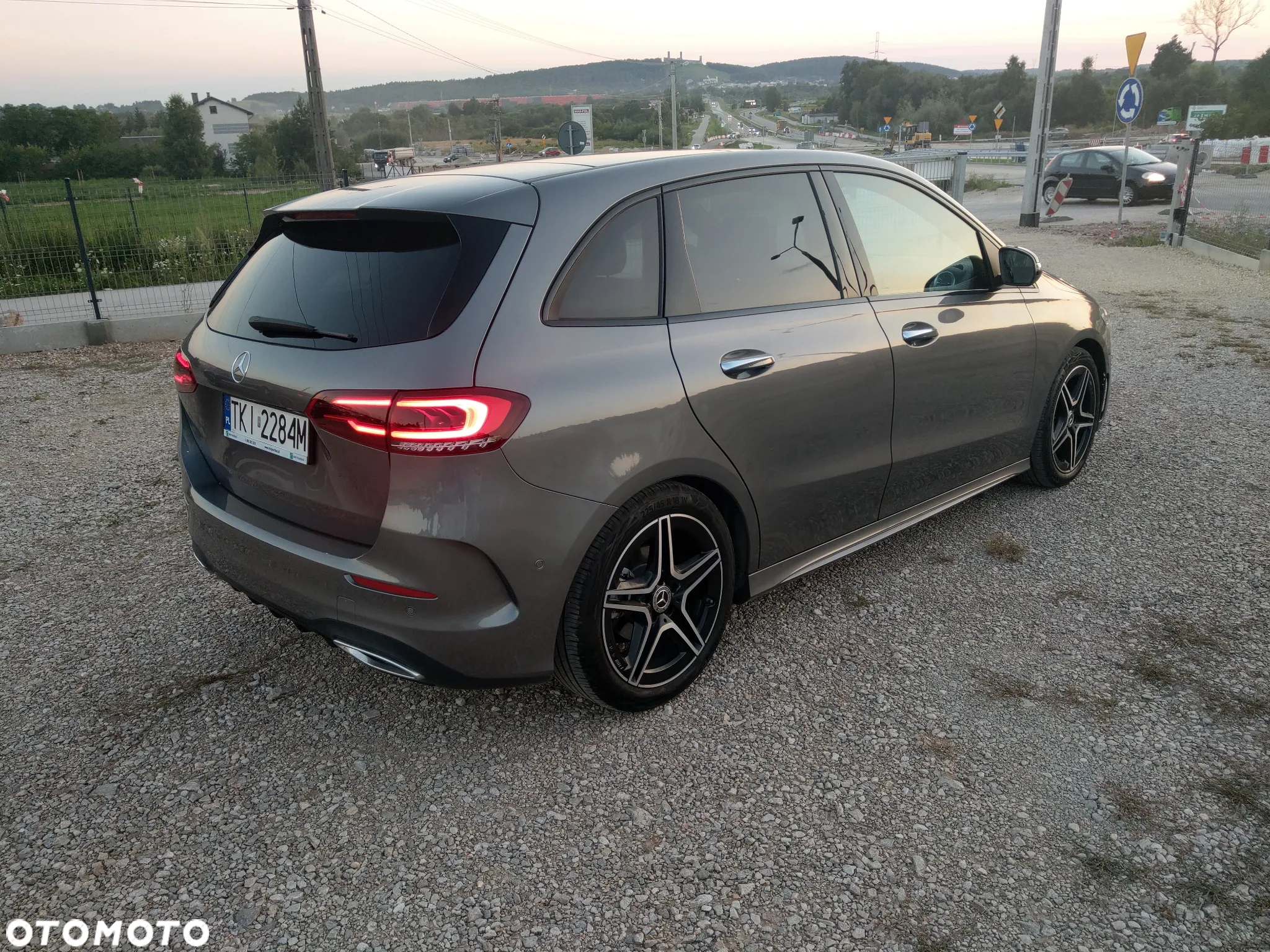 Mercedes-Benz Klasa B 200 d AMG Line 8G-DCT - 4