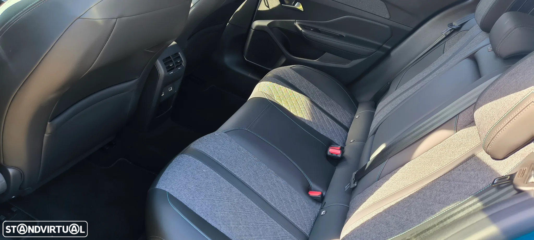 Peugeot 408 1.2 PureTech Allure Pack EAT8 - 36