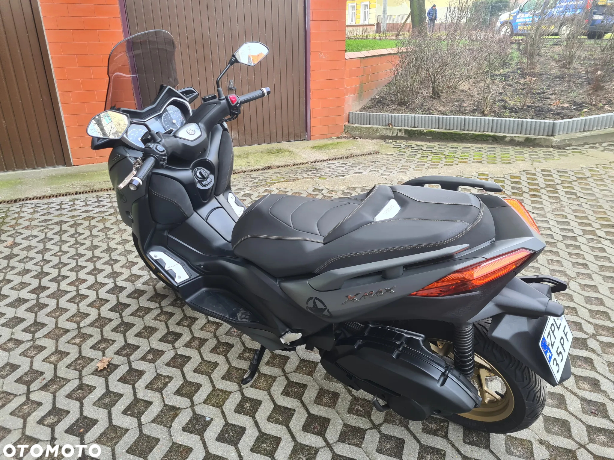 Yamaha X-max - 10