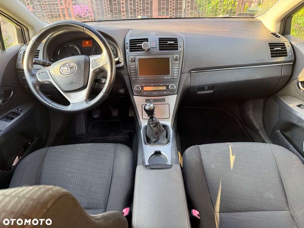 Toyota Avensis 1.8 Sol - 27