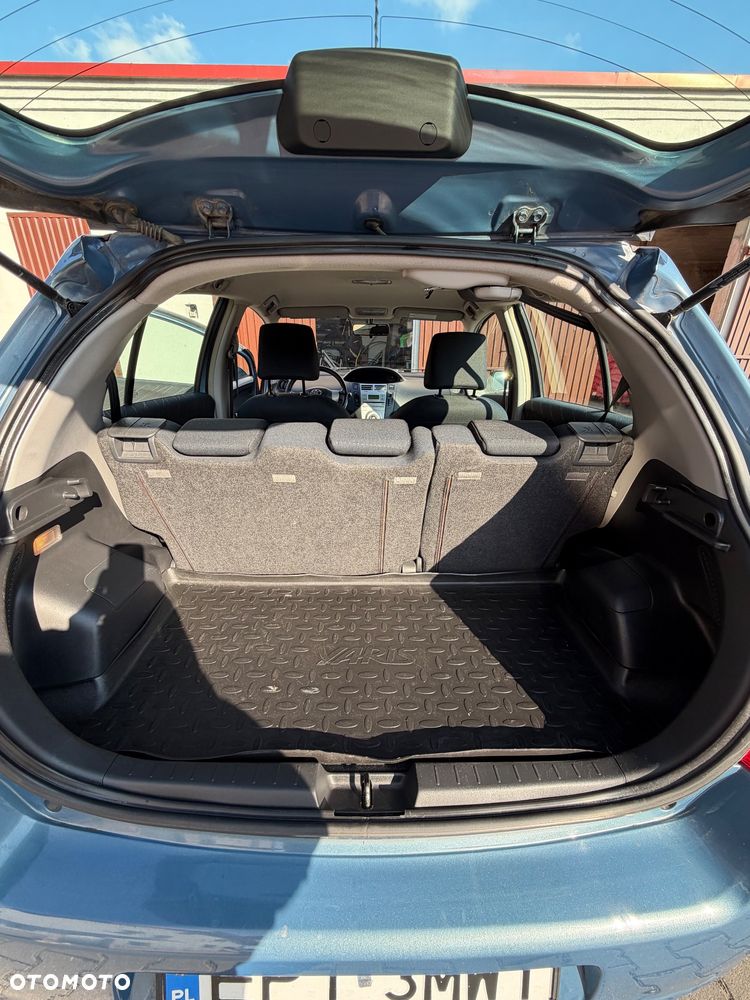 Toyota Yaris - 4