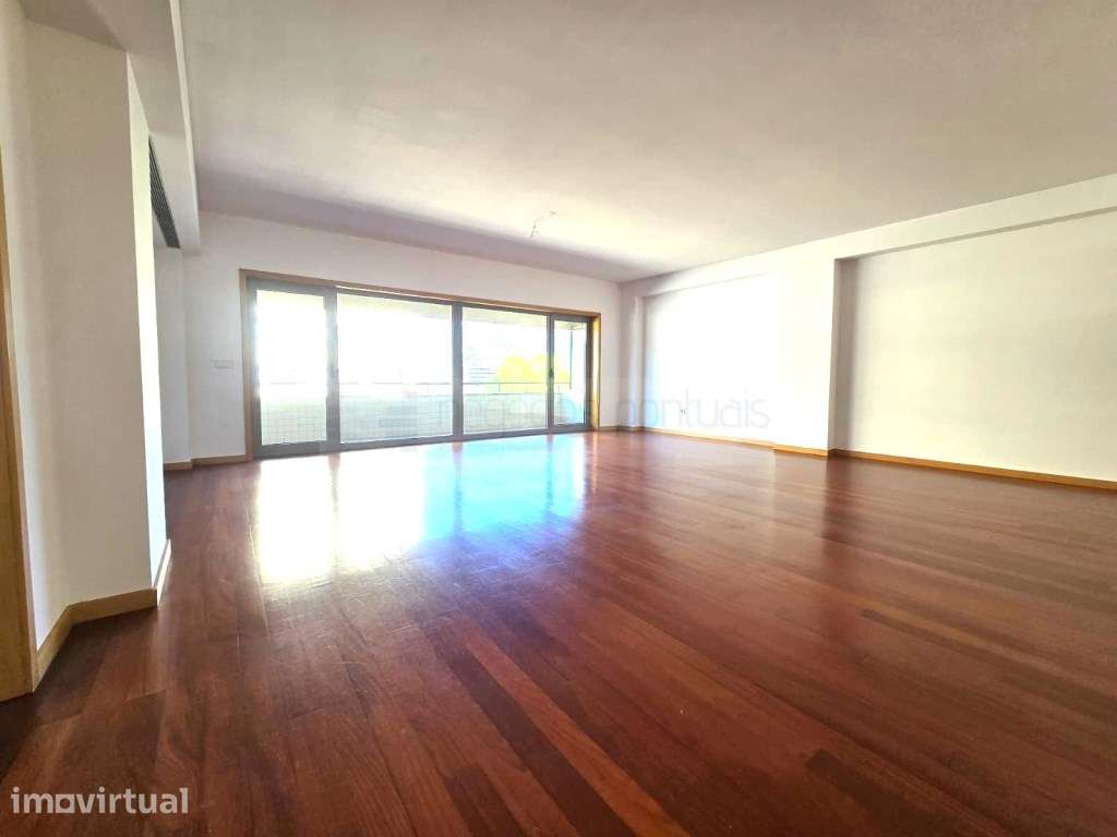 T4 com áreas generosas em São Victor, Braga | Junto a Escola Gulben... - Grande imagem: 3/36