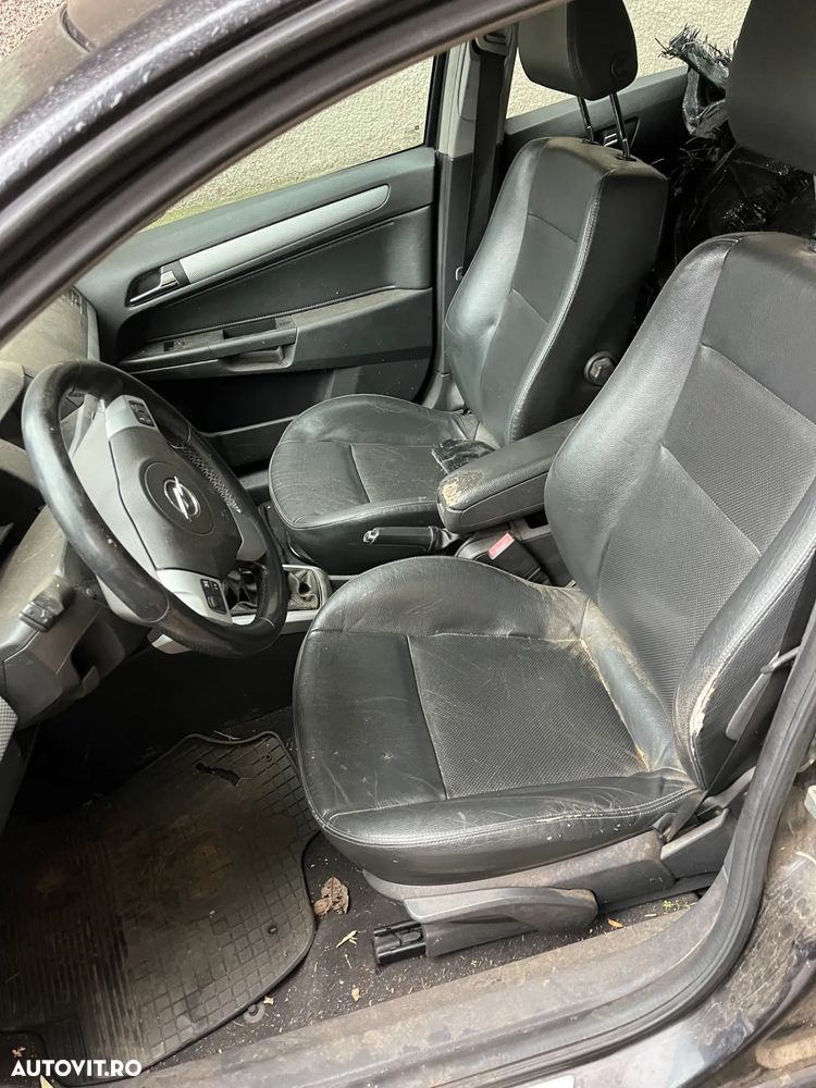Dezmembrez Opel Astra H negru diesel 2007 xenon piele carlig - 5