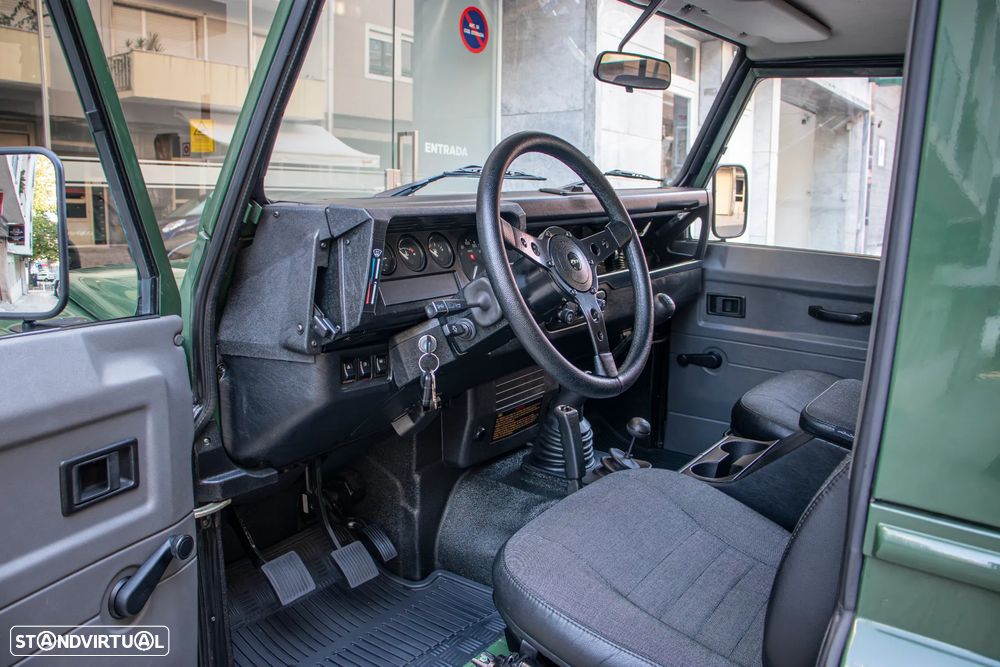 Land Rover Defender 90 2.5 TD5 Metal Top - 6
