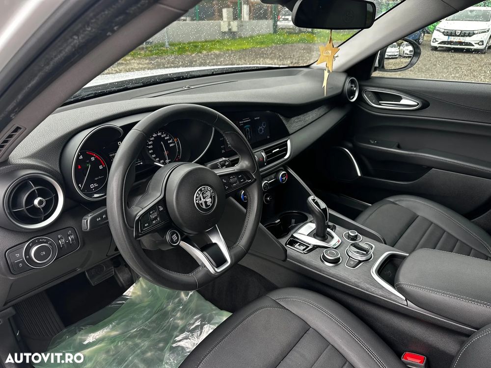 Alfa Romeo Giulia 2.2 JTDM RWD AT8 Super - 12