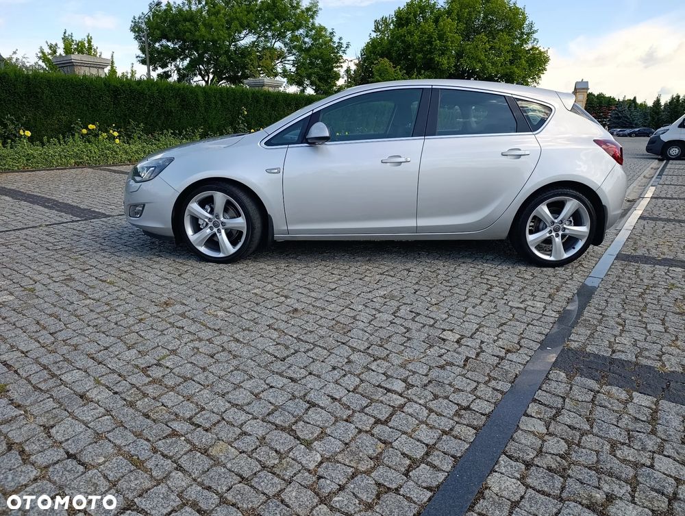 Opel Astra GTC 1.6 Turbo Edition - 3