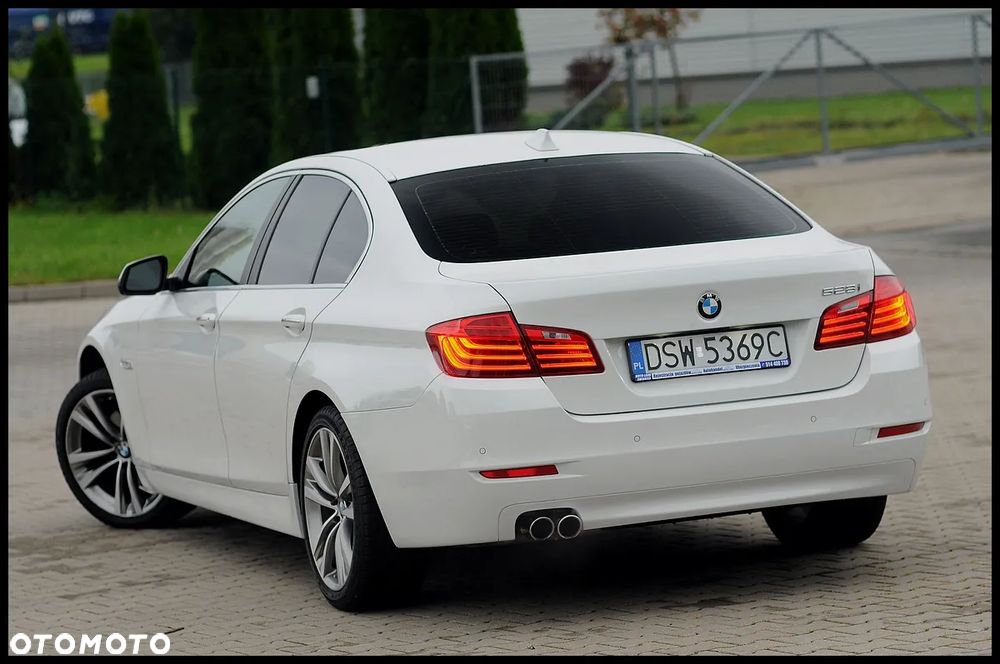 BMW Seria 5 528i - 4