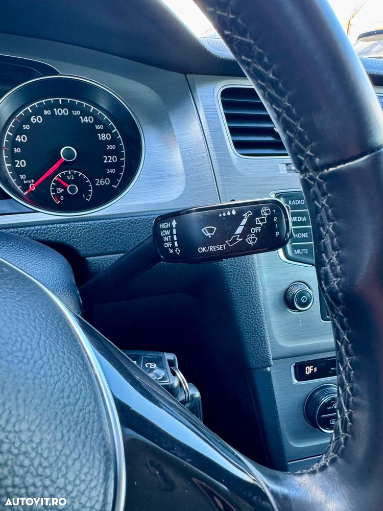 Volkswagen Golf 1.6 TDI BlueMotion Comfortline - 34