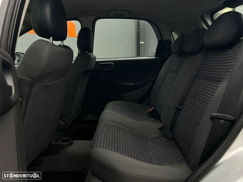 Opel Corsa 1.2 16V City - 10