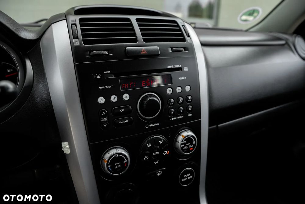 Suzuki Grand Vitara 1.6 Black&White - 23