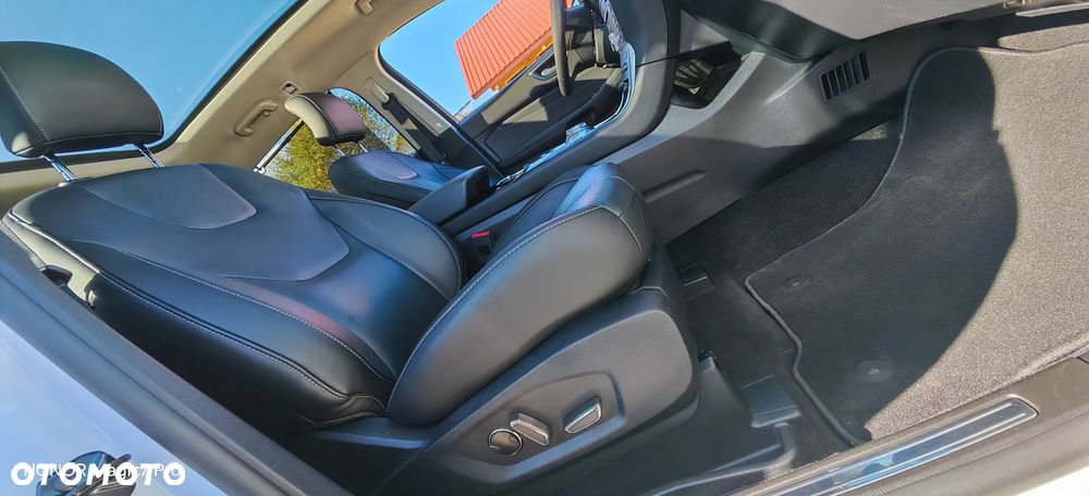 Ford S-Max 2.5 Hybrid Titanium CVT - 24