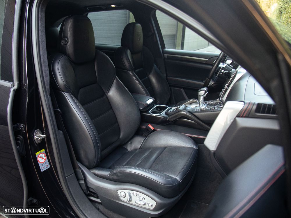 Porsche Cayenne Turbo Tiptronic S - 22