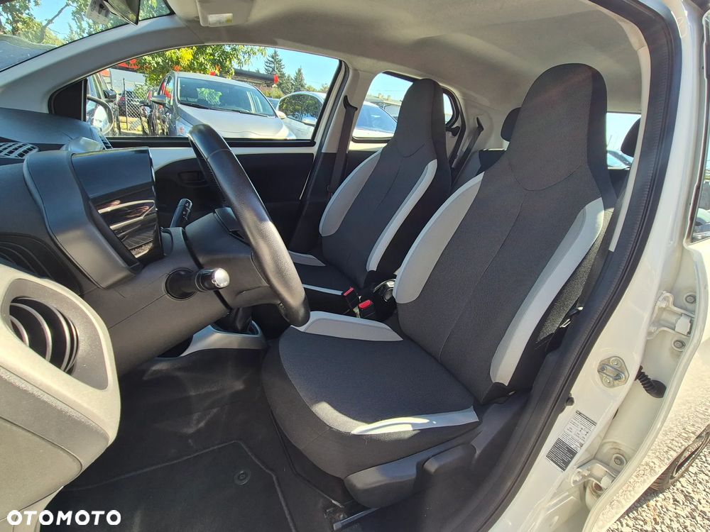 Toyota Aygo x-play Eco - 25
