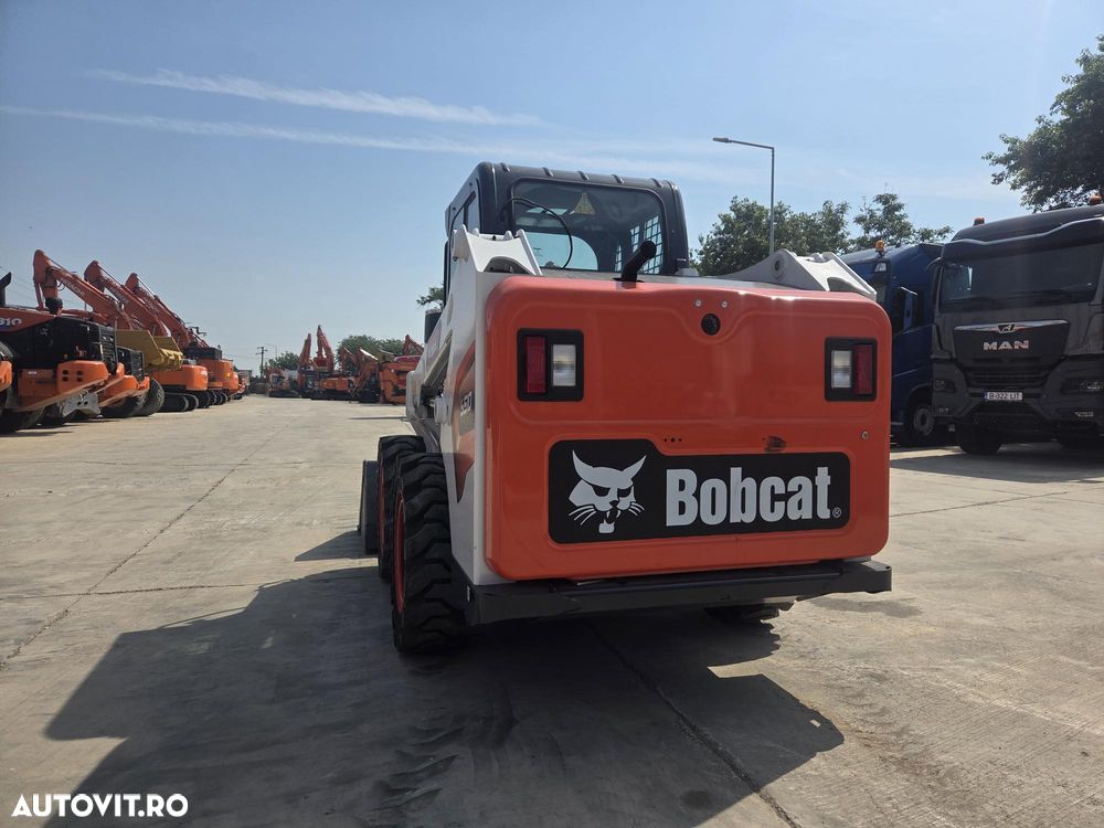 Bobcat S510, 2025, NOU, ridica 800kg, Masa operationala 3t, ANVELOPE PLINE, cabina inchisa cu AER CONDITIONAT, latime 1,7m, lungime 3,3m, inaltime 2m, motor KUBOTA 50CP, cupla rapida, furci, Jouystickuri, posibil leasing 4 ani-PROMOTIE 42.900 EUR+Tva - 12