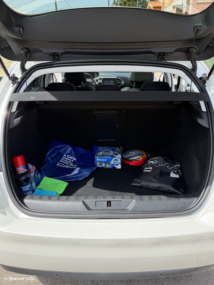 Peugeot 308 PureTech 130 GPF EAT8 Stop & Start Allure Pack - 11
