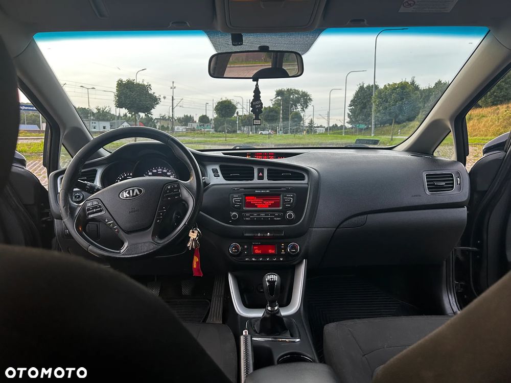 Kia Ceed - 13