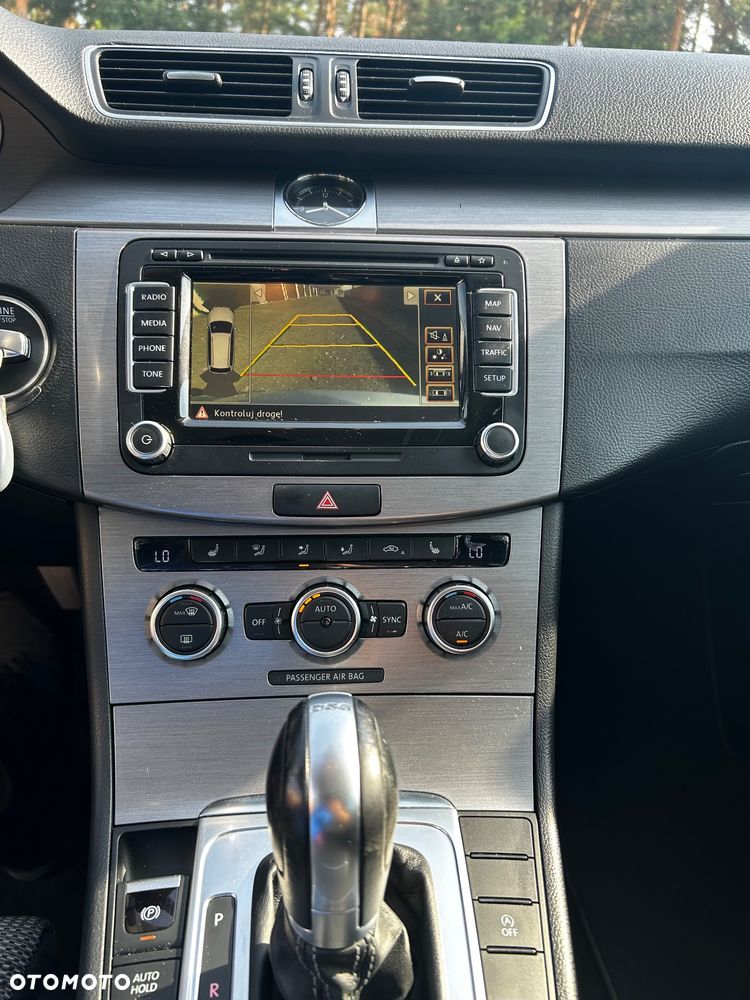 Volkswagen Passat - 12