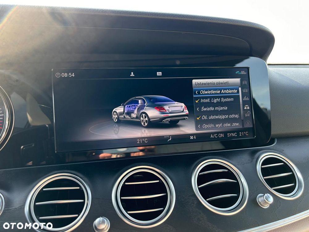 Mercedes-Benz Klasa E 220 d 4-Matic 9G-TRONIC - 33