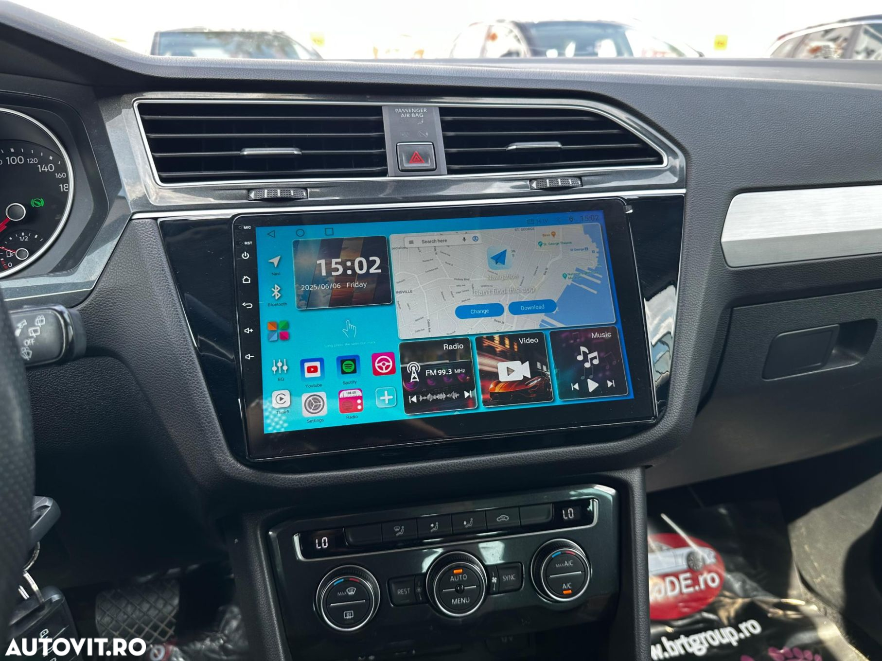 Volkswagen Tiguan - 11
